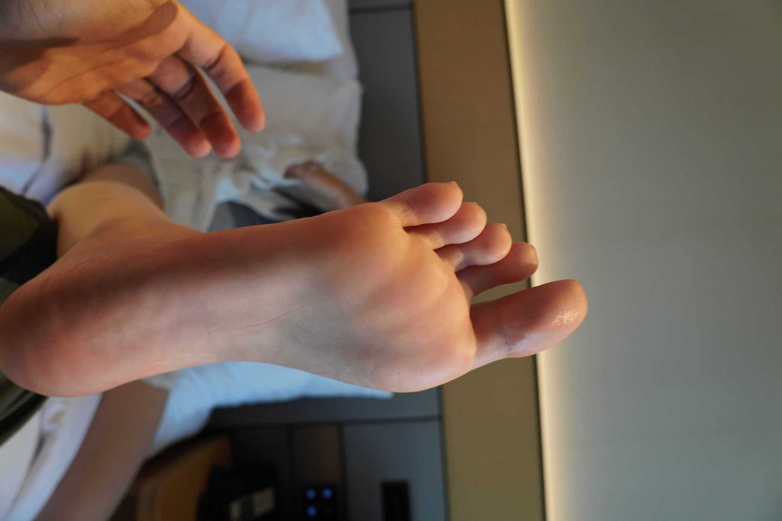 品尝校花36码嫩足